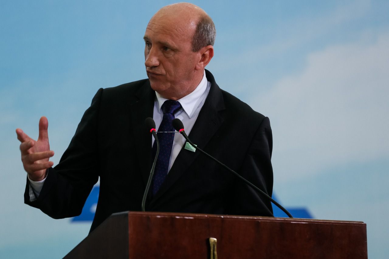 Ex-ministro da Agricultura afirma que cidade com vocação agroindustrial não pode conviver com torneiras secas e pede união política para resolver o problema