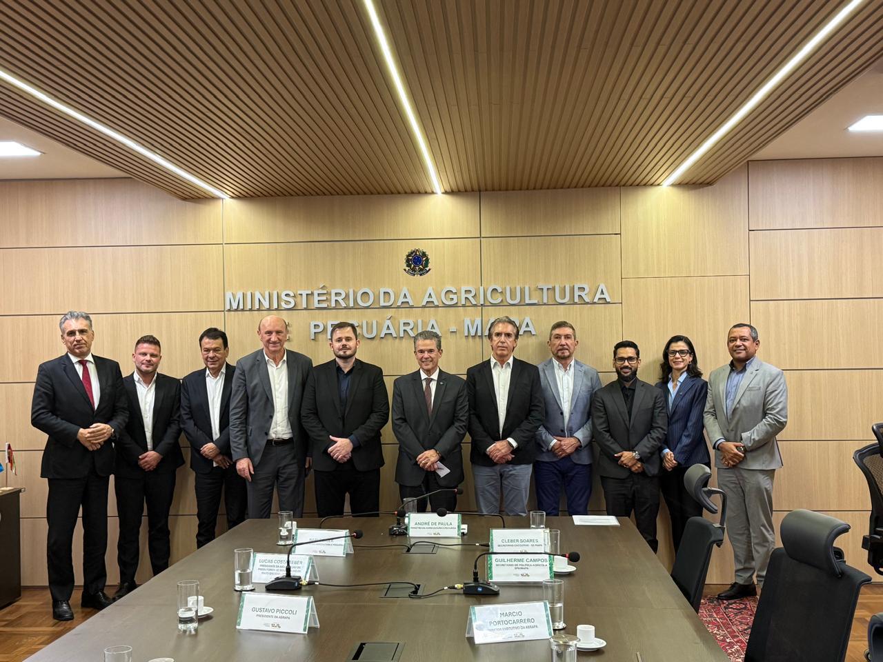 O encontro reuniu a Associação dos Produtores de Soja e Milho de Mato Grosso (Aprosoja MT), a Associação Matogrossense dos Produtores de Algodão (AMPA) e a Associação Brasileira dos Produtores de Algodão (ABRAPA).